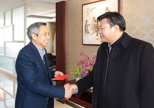 興化市委書(shū)記李衛(wèi)國(guó)專程赴我司慰問(wèn)董事長(zhǎng)翟世先先生