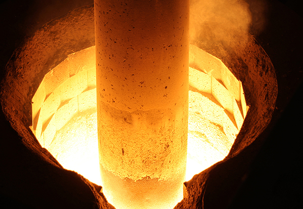 國內(nèi)首臺(tái)套多功能電渣重熔爐設(shè)備在江蘇星火成功試產(chǎn)空心錠